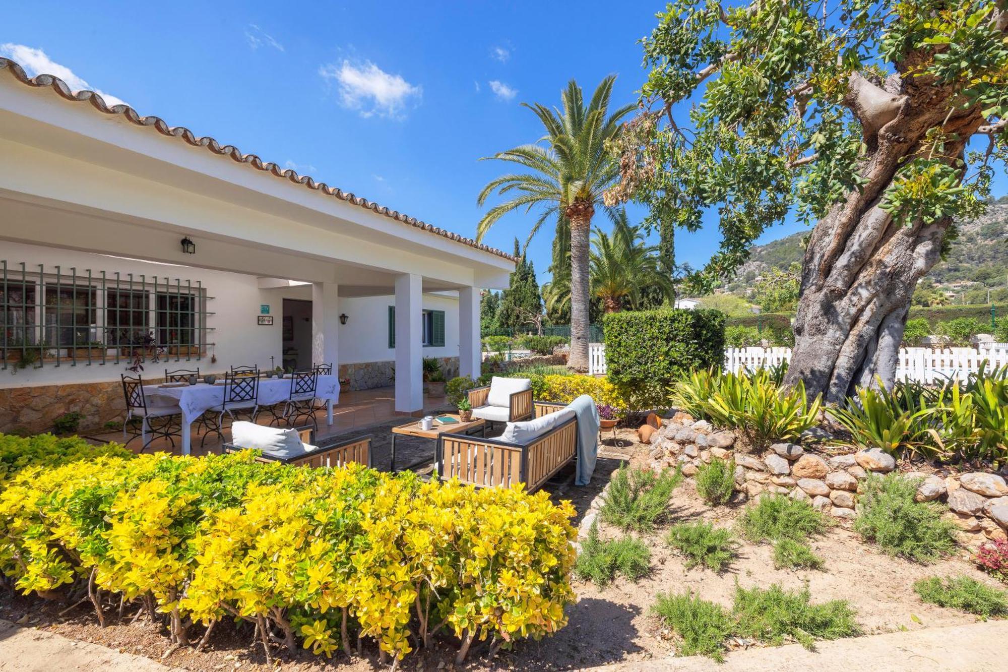 Ideal House For Two Families With Pool And Barbecue Plamanyola Εξωτερικό φωτογραφία
