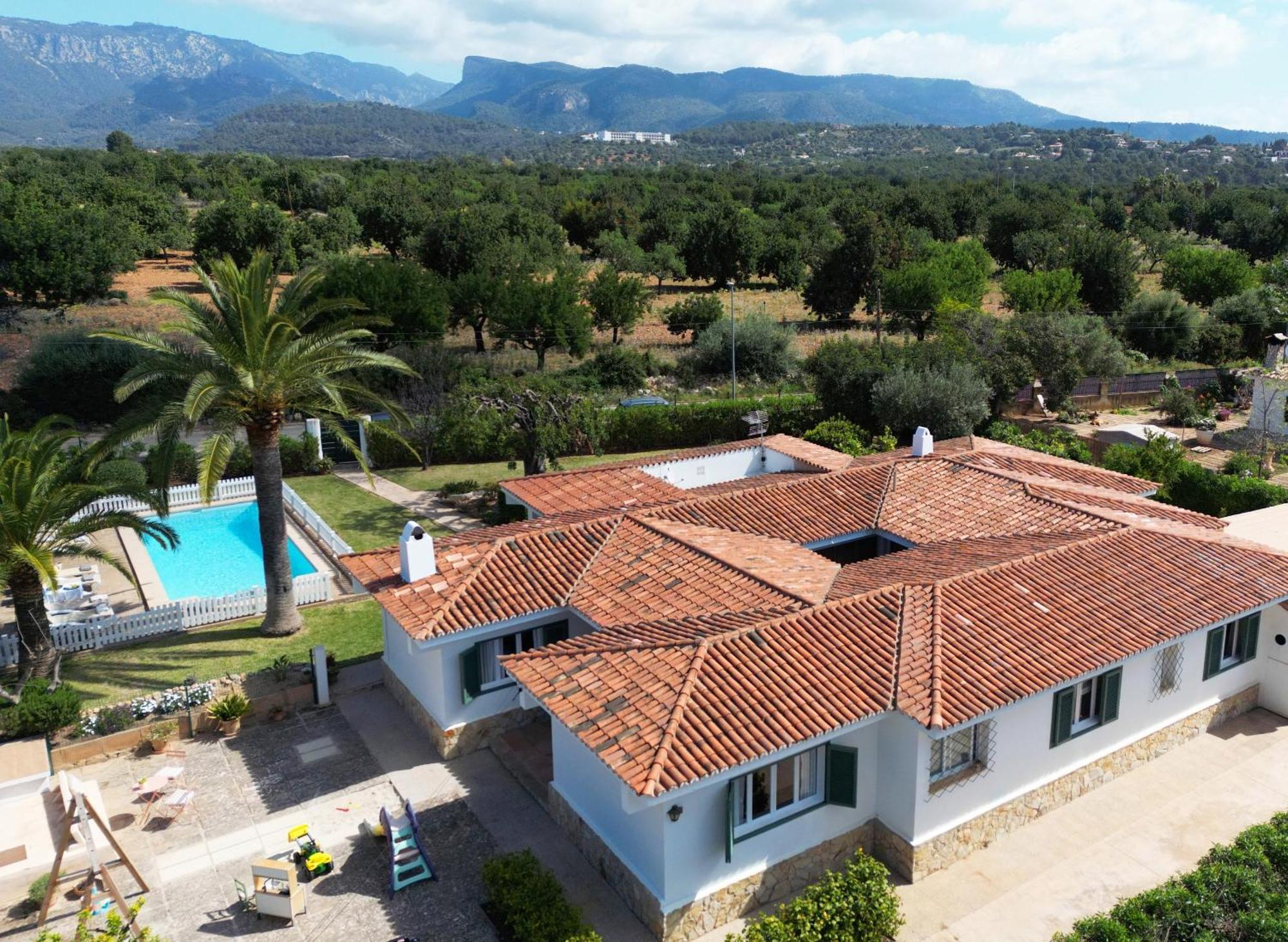 Ideal House For Two Families With Pool And Barbecue Plamanyola Εξωτερικό φωτογραφία