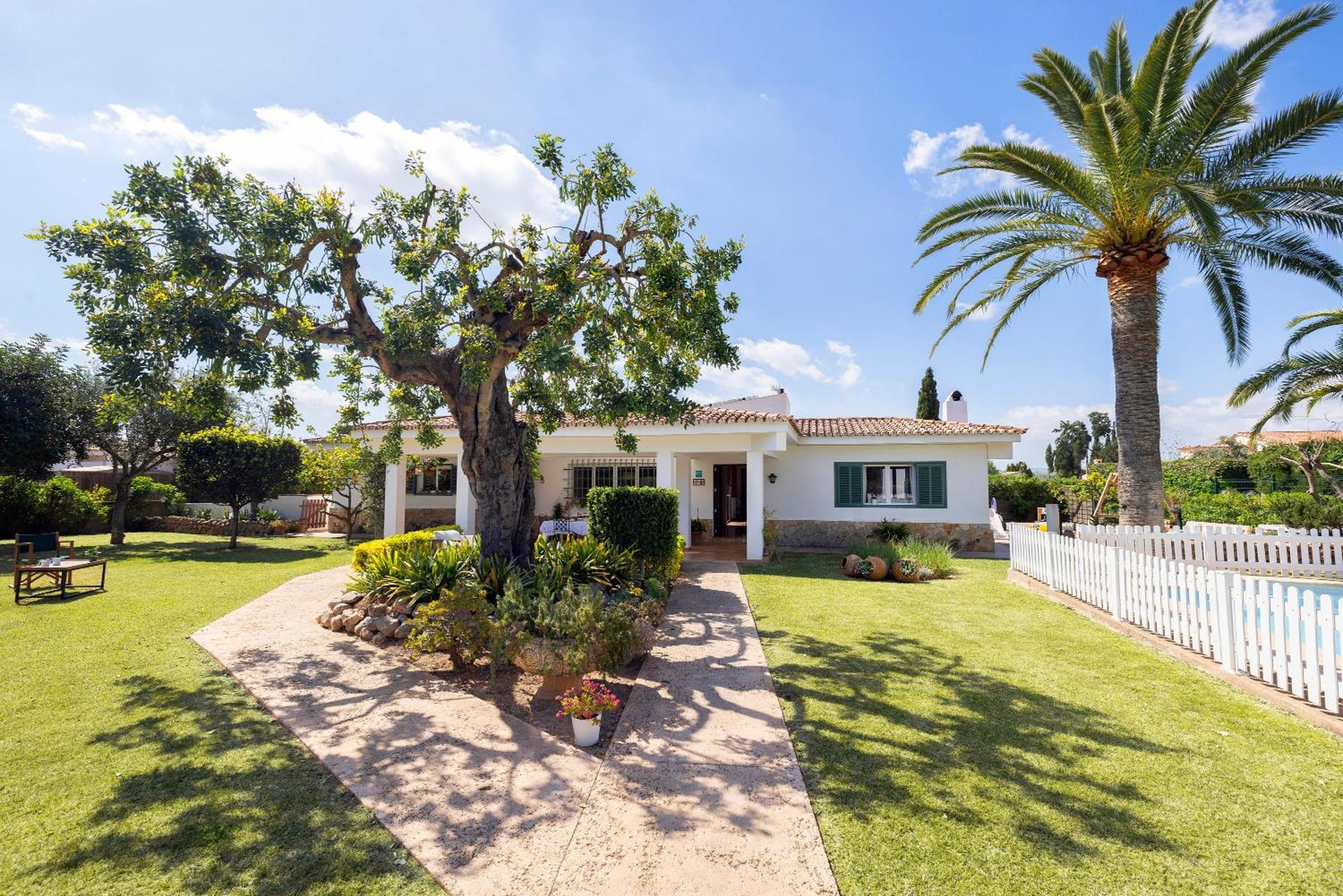 Ideal House For Two Families With Pool And Barbecue Plamanyola Εξωτερικό φωτογραφία