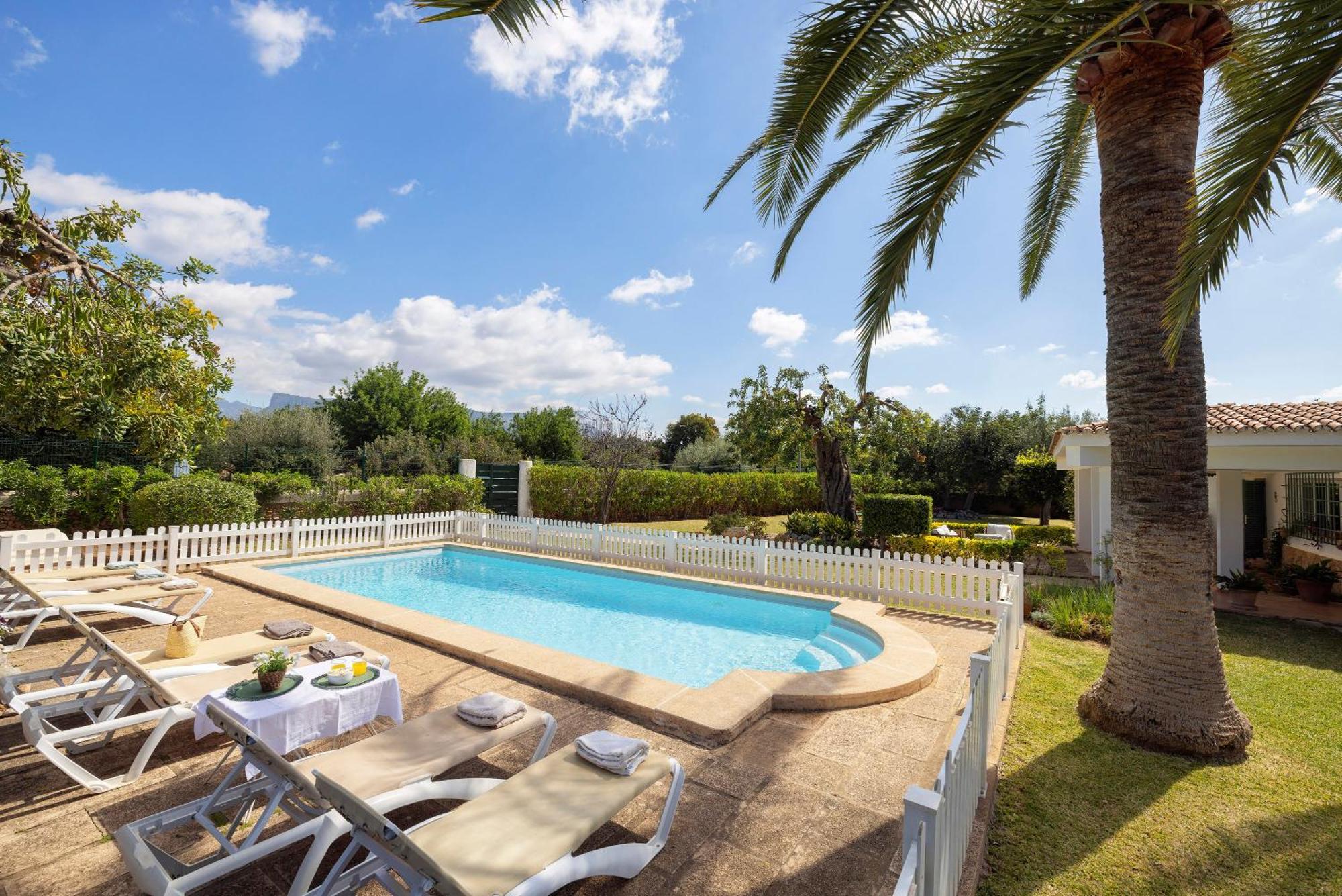 Ideal House For Two Families With Pool And Barbecue Plamanyola Εξωτερικό φωτογραφία