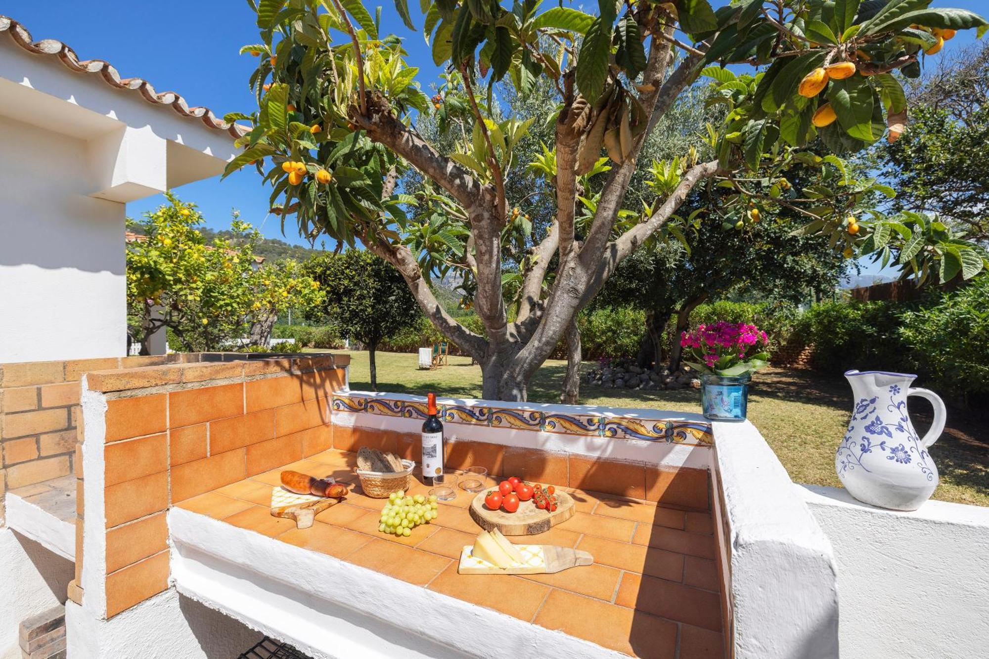 Ideal House For Two Families With Pool And Barbecue Plamanyola Εξωτερικό φωτογραφία