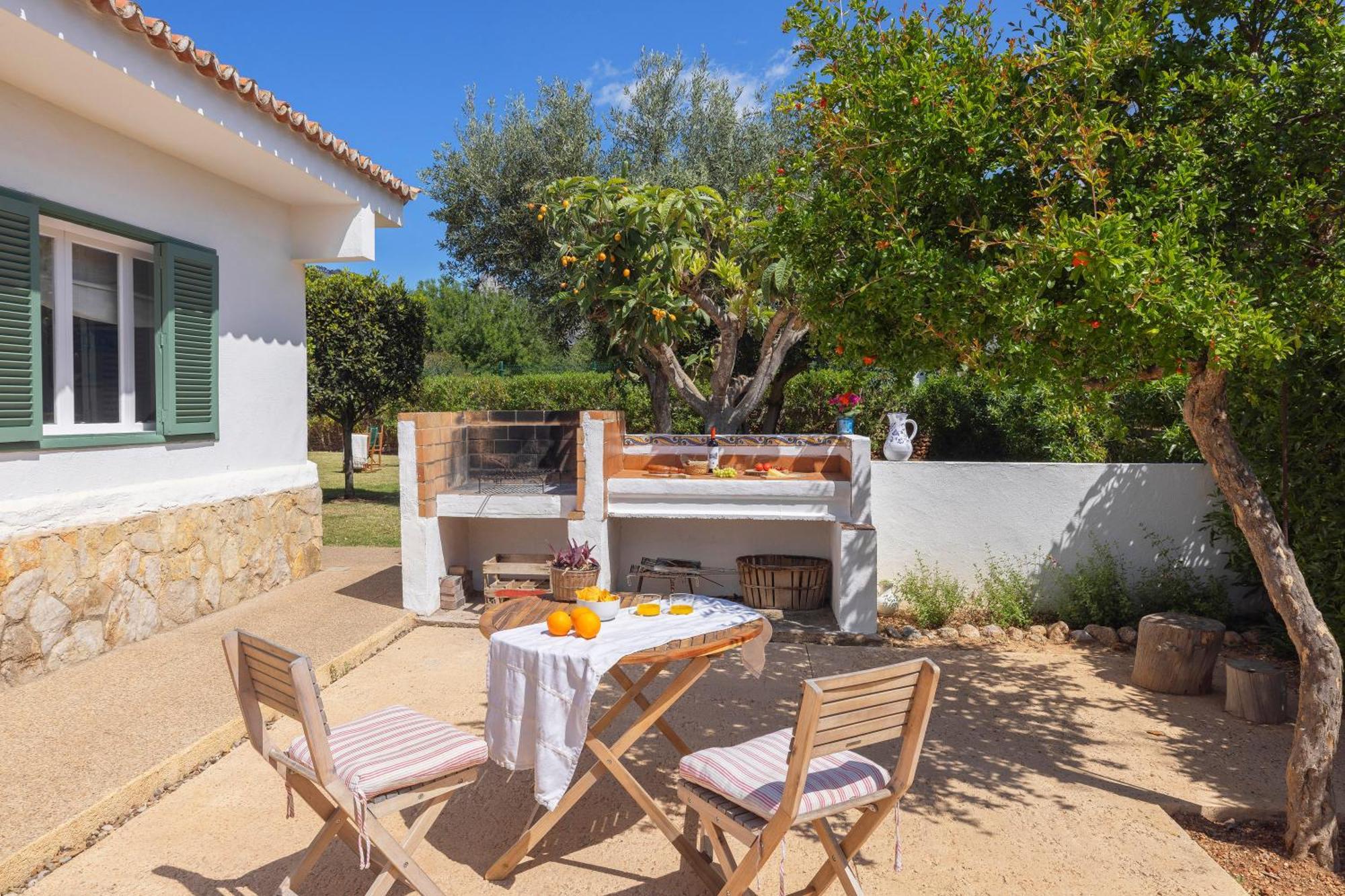 Ideal House For Two Families With Pool And Barbecue Plamanyola Εξωτερικό φωτογραφία