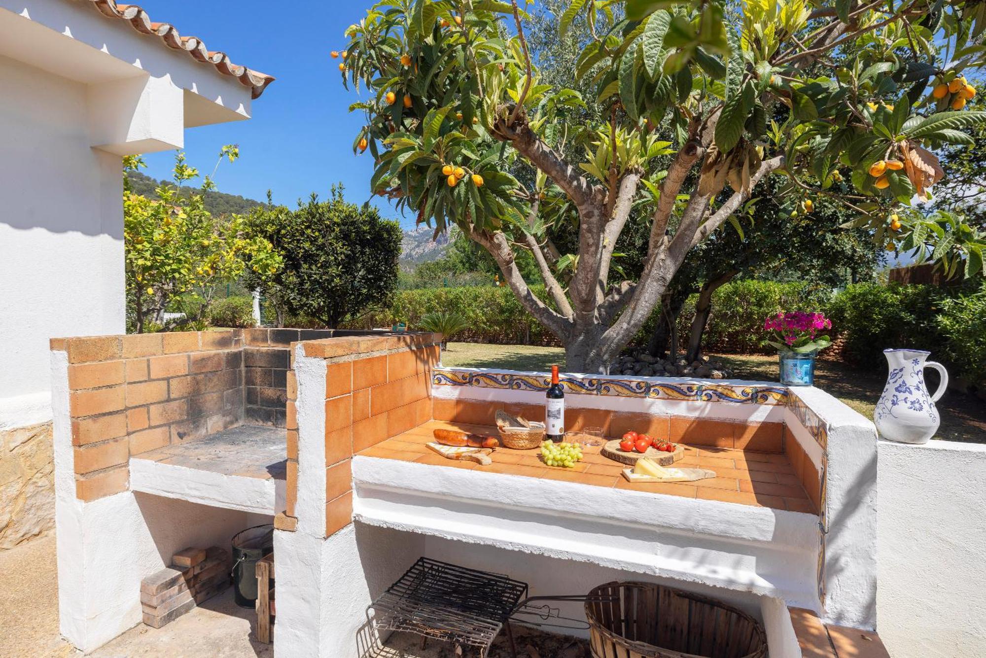 Ideal House For Two Families With Pool And Barbecue Plamanyola Εξωτερικό φωτογραφία