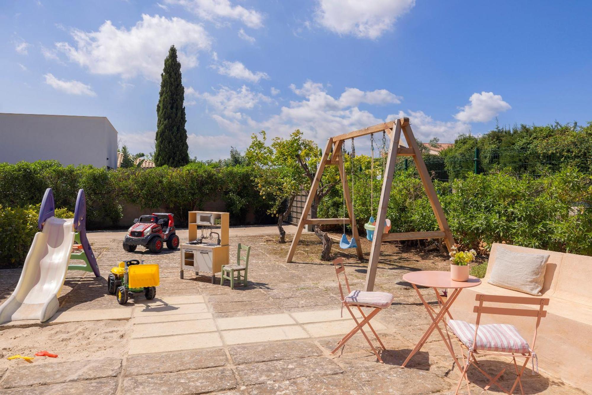 Ideal House For Two Families With Pool And Barbecue Plamanyola Εξωτερικό φωτογραφία