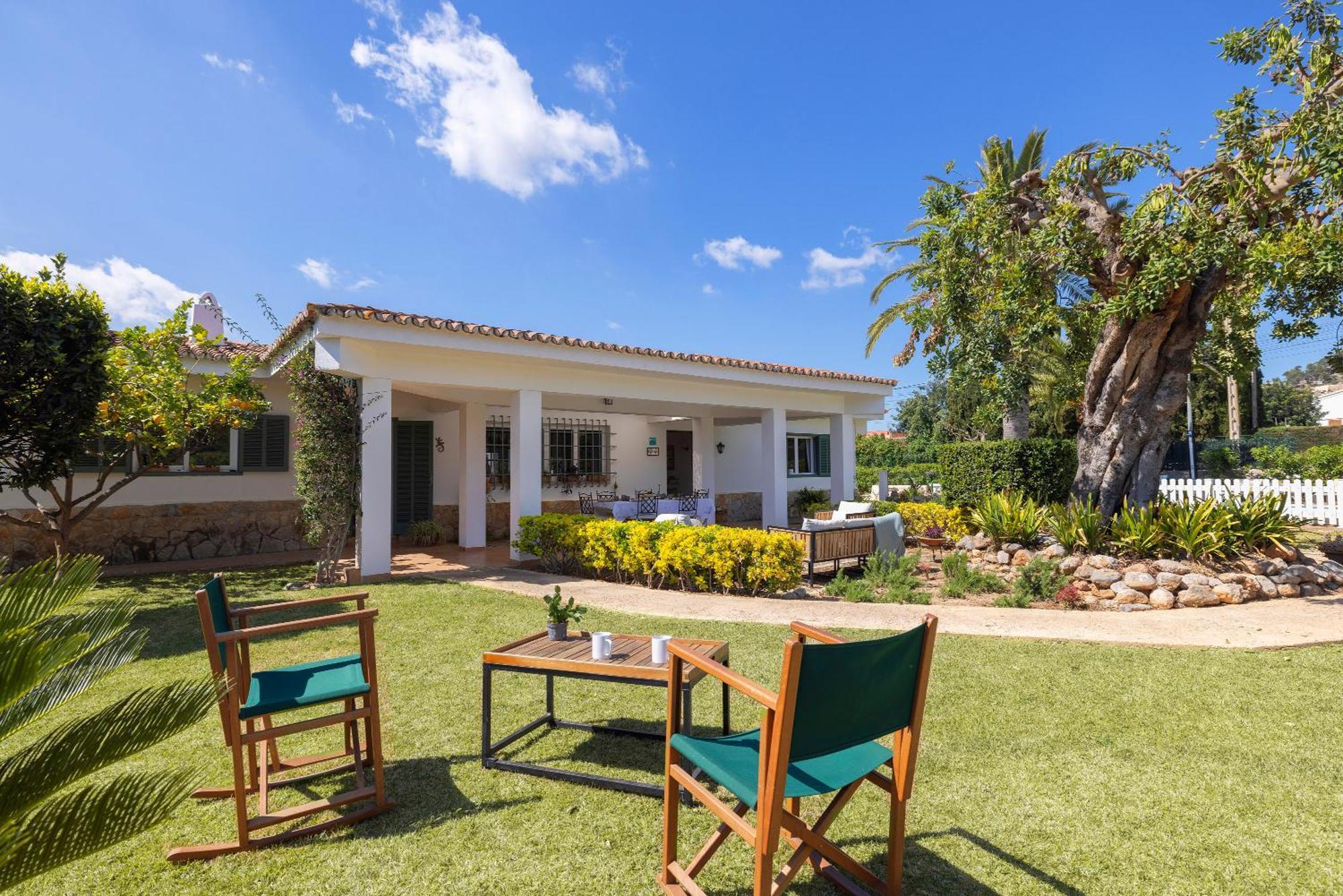 Ideal House For Two Families With Pool And Barbecue Plamanyola Εξωτερικό φωτογραφία