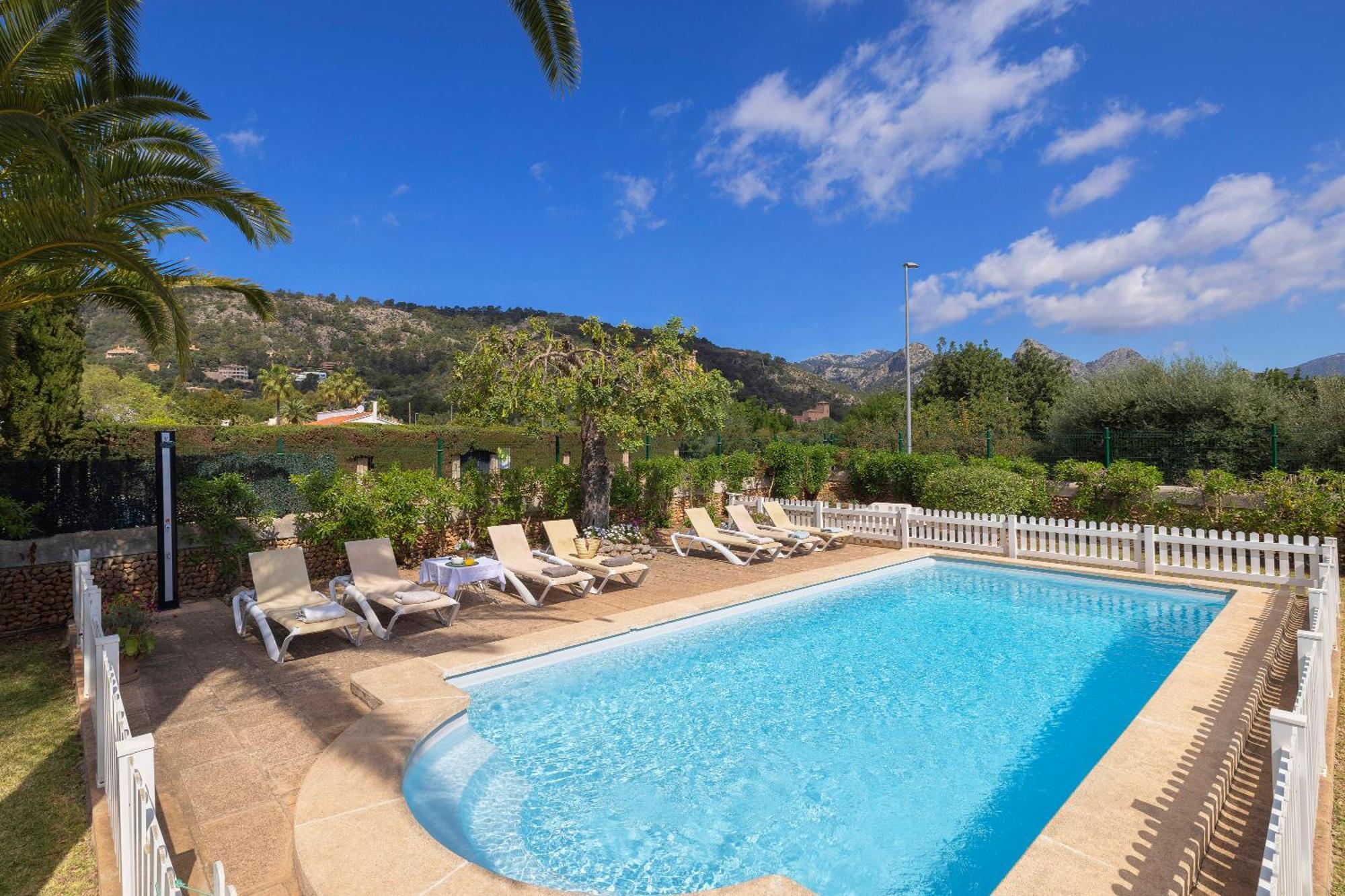 Ideal House For Two Families With Pool And Barbecue Plamanyola Εξωτερικό φωτογραφία