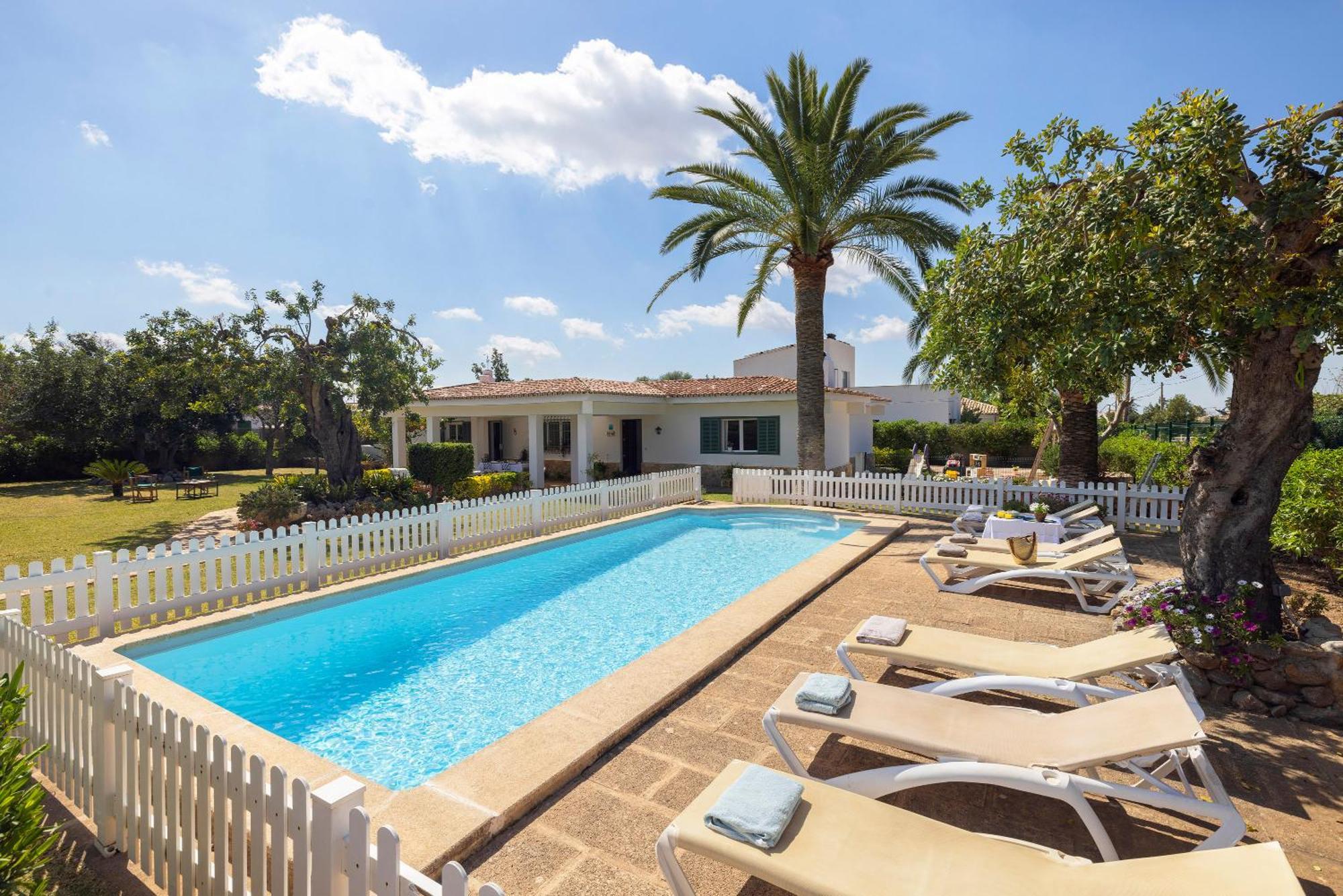 Ideal House For Two Families With Pool And Barbecue Plamanyola Εξωτερικό φωτογραφία
