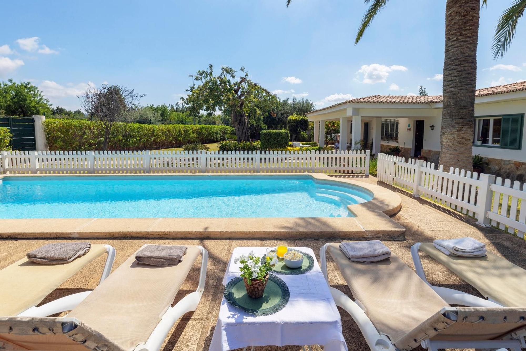 Ideal House For Two Families With Pool And Barbecue Plamanyola Εξωτερικό φωτογραφία