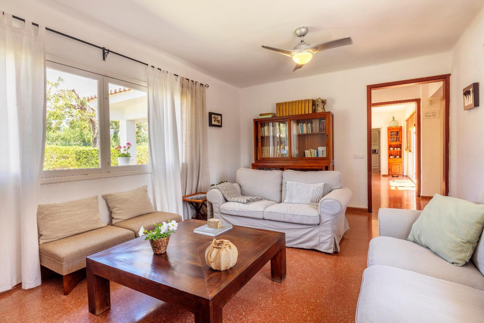 Ideal House For Two Families With Pool And Barbecue Plamanyola Εξωτερικό φωτογραφία