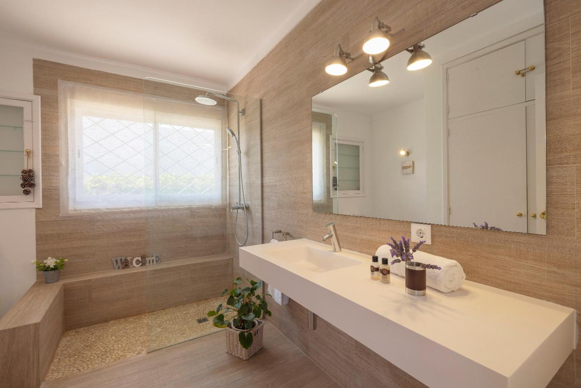 Ideal House For Two Families With Pool And Barbecue Plamanyola Εξωτερικό φωτογραφία