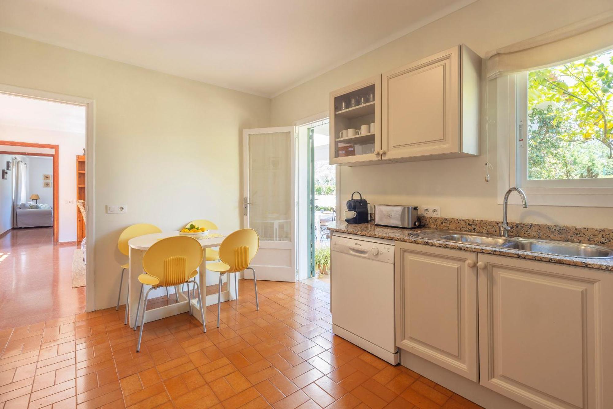 Ideal House For Two Families With Pool And Barbecue Plamanyola Εξωτερικό φωτογραφία